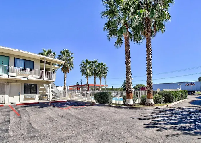 6-nogales, Az - Mariposa Road Hotel 2*